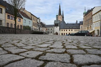 „Nein zum Heim“: Wer steckt hinter dem Bürgerprotest in Burgstädt? - Blick auf den Markt in Burgstädt. Dort ist für Mittwoch ein Bürgerprotest gegen ein Asyl-Heim angekündigt.
