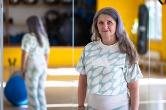 Neonfarben, Disco-Beats und Aerobic: Diese Fitnesstrainerin holt die 80er-Jahre zurück nach Burgstädt - Fitnesstrainerin Katrin Bogun bietet für die Volkshochschule Mittelsachsen einen neuen Aerobic-Kurs im Stil der 1980er-Jahre an.