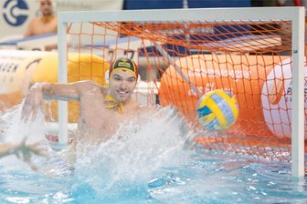Nervenaufreibender Pokalkrimi in Plauen: Wasserballer des SVV verlieren erst im Fünf-Meter-Schießen - War bis zum Schluss gefordert: SVV-Torhüter Julian Tscheke.