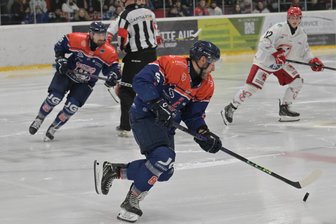 Nervenprobe im Finale: Die Eishockey-Wölfe aus dem Erzgebirge und ihr Appell an die Fans - Roy Hähnlein und die Schönheider Wölfe wollen am Wochenende den Titel perfekt machen.