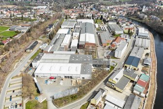 Nervosität in Penig: Flender-Mitarbeitern drohen harte Einschnitte - Ein Blick aus der Luft auf das Werksgelände von Flender und Siemens Traction Gears lässt erahnen, wie wichtig Flender als Arbeitgeber in der Stadt ist.