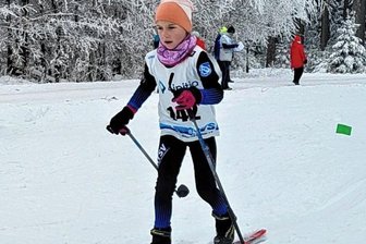 Nervosität weicht der Freude - Skilangläuferin Lara Rudolph vom ATSV Gebirge/Gelobtland erkämpfte beim Sachsenpokal in Grünbach den Sieg in der AK 10.