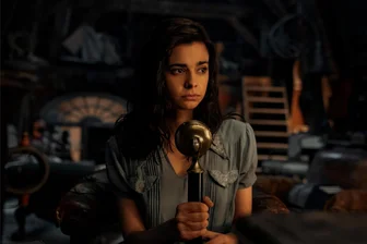 Netflix-Serie „Alles Licht, das wir nicht sehen“: Die Schöne und der Supernazi - Aria Mia Loberti überzeugt in ihrer ersten Rolle als Marie-Laure in der neuen Netflix-Serie „Alles Licht, das wir nicht sehen“.