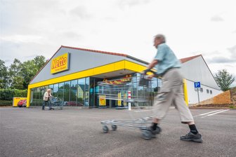 Netto in Oelsnitz nach Umbau wiedereröffnet: Das hat sich in dem Discounter verändert - In Oelsnitz hat der Netto in dieser Woche wieder eröffnet. Dem gingen mehrmonatige Umbauarbeiten voraus.