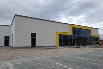 Netto-Neubau in Flöha: Das Eröffnungsdatum steht fest - Der Neubau des Netto-Markts an der Bahnhofstraße in Flöha kurz vor der Fertigstellung.