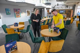 Netz-Werk: Neukirchen sucht neuen Betreiber und lässt Dach sanieren - Bisher sind Susann Bretschneider und Martin Naumann von der Gemeinde für das Netz-Werk verantwortlich. Nun sucht man einen externen Betreiber.
