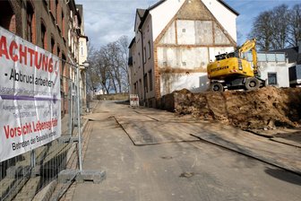 Netzschkau: Schandfleck verschwindet in der Schlossstraße - Der Abriss des Schandflecks Schlossstraße 4 in Netzschkau schreitet voran.