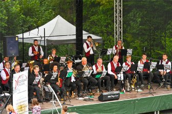 Netzschkauer Musikanten feiern großes Jubiläumsfest - Die Netzschkauer Musikanten beim Auftritt.