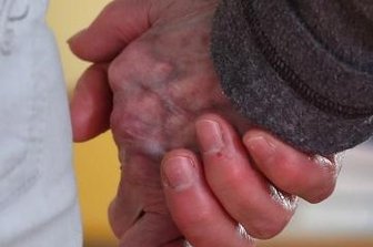 Netzwerk will Demenzkranken im Alltag helfen - Wer unter Demenz leidet, braucht Unterstützung. Diese will ein Netzwerk in Mittweida bieten. 
