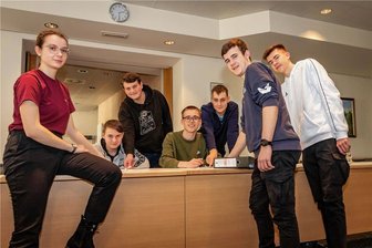 Neu gewählter Burgstädter Jugendstadtrat hat erstmals eine junge Frau als Vorsitzende - Am Donnerstag traf sich der Jugendstadtrat zum ersten Mal. Lea-Sophie Roßner (l.) ist die Vorsitzenden. Ihr zur Seite stehen: Justin Hildebrandt, Louis Weiß, Felix Blümel, Joel Klement, Fabian Arnold und Oliver Tauchmann (v.l.). 