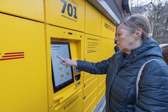 Neu im Erzgebirge: Erste Poststation der neuen Generation geht in Annaberg-Buchholz online - Seit Donnerstag ist die neue Poststation 701 in Annaberg-Buchholz in Betrieb. Renate Dubslaff hat sie gleich getestet.