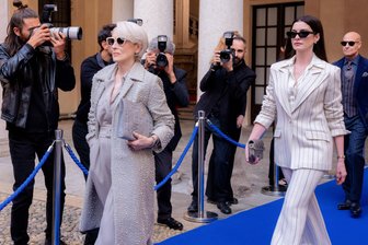 Neu im Kino: Jetzt kommt die Fortsetzung von „Der Teufel trägt Prada“ - Meryl Streep (links) als Miranda Priestly und Anne Hathaway als Andy Sachs in „Der Teufel trägt Prada 2“. Der Film kommt am 30. April in die deutschen Kinos.