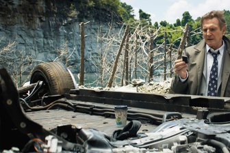 Neu im Kino: Liam Neeson stolpert als Frank Drebin Jr. durch das Chaos der „Nackten Kanone“ - Der Komödienklassiker „Die nackte Kanone“ lebt als Remake mit Liam Neeson (Bild) und Pamela Anderson wieder auf. Mit altbekannten Slapstick-Elementen, absurdem Humor und einem starken Ensemble setzt die Neuauflage auf moderne Comedy mit Hommage an das Original.