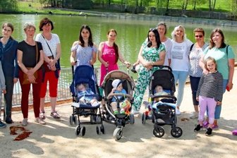 Neu-Lichtentanner auf Landpartie - Die Ukraine-Flüchtlinge aus der Gemeinde Lichtentanne haben den Tierpark Hirschfeld besucht. 
