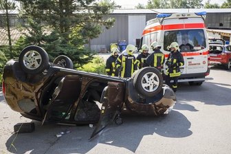 Neuamerika: Unfall beim Beladen - Fahrer eingeklemmt -