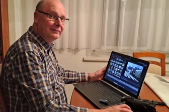 Neuauflage im Erzgebirge: Eisenbahner zeigen ganz besondere Aufnahmen der Flöhatalbahn - Joachim Burkhardt hat viel Zeit und Mühe investiert, um alle gezeigten Filme so zu bearbeiten, dass sie ins Drehbuch des Filmabends passen.