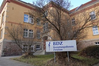 Die Bestattungsdienste Zwickau haben ihren Sitz im Verwaltungszentrum. Sie sollen bald in einen Neubau umziehen. 
