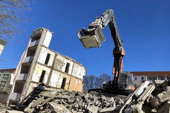 Neubaugebiet Mittweida: Letztes Stück von Wohnblock wird abgerissen - 