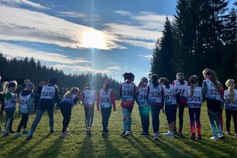Neudorfer Crossläufer sammeln im Vogtland Edelmetall - Die Konkurrenz für Emilia Schumann in der U 8 war groß.