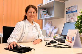 Neue Ärztin im MVZ Rochlitz: „Die Leute wissen es zu schätzen, dass sie hier einen Hausarzt haben“ - Ärztin Olesea Munteanu ist seit Mitte Juli im MVZ „Lindenblick“ in Rochlitz tätig und möchte auch dauerhaft hier bleiben.