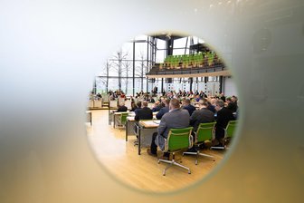 Neue Allianzen in Sachsen: Wenn AfD und BSW im Landtag zusammen stimmen - Spannende Mehrheitsverhältnisse: In Sachsen ist die CDU/SPD-Minderheitsregierung auf Unterstützung aus der Opposition angewiesen.