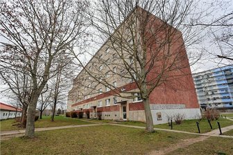 Neue Asylunterkunft in Zwickau: Gemischte Gefühle bei Anwohnern - In diesen Wohnblock sollen ab Juni Asylsuchende einziehen. 