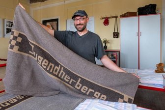 Neue Ausstellung ermöglicht Zeitreise in einstige Jugendherberge auf der Rochsburg - 