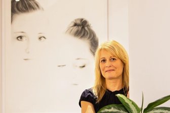 Neue Ausstellung: Ihre Bilder haben ein Gesicht - Künstlerin Jana Geilhof.