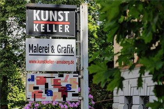 Neue Ausstellung: Im Kunstkeller Annaberg dreht sich alles ums Geld - „Geld im Kunstkeller“ heißt eine Ausstellung, die am Sonnabend in den Räumen in Annaberg eröffnet wird. Foto: Ronny Küttner