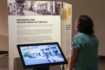 Neue Ausstellung über NSU in Zwickau: Was kann sie der Debatte noch hinzufügen? - Was sagen Zwickauer heute über den NSU? Die Ausstellungsmacher haben Passanten befragt und ihre Aussagen in einem Video zusammengefasst. Viele hätten stark ablehnend auf das Thema reagiert, erzählen sie.