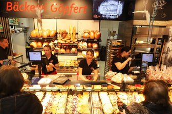 Neue Bäcker-Filiale in Freiberg: „Herberts Bestes“ kommt aus Krumhermersdorf in die Silberstadt - Brot, Brötchen, Kuchen und Torten gehen in der neuen Filiale der Bäckerei Göpfert im Kaufland am Bebelplatz in Freiberg über die Theke.