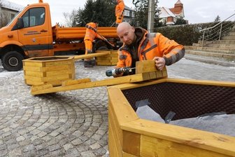 Neue Bänke in Wüstenbrand -