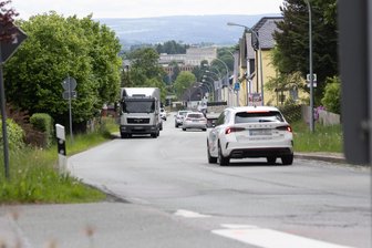 Neue Baustelle im Erzgebirge nach Pfingsten: Beliebte Strecke in Richtung Autobahn wird gesperrt - Die Zwönitzer Straße in Geyer wird ab Dienstag gesperrt. Sie führt auch in Richtung A 72.