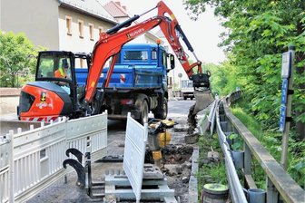 Neue Beläge, neue Brücken, Internetanschlüsse: Viele Baustellen rund um Freiberg und Flöha - Eine großräumige Umleitung gibt es zur gesperrten Bundesstraße 173 in Flöha: Die Bauarbeiten auf der B 173 in Flöha zwischen Schulberg und dem Härtig-Bäcker dauern an. 