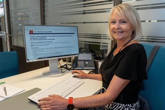 Neue Betrugsmasche im Vogtland: Verbraucherzentrale Auerbach warnt vor teuren Päckchen - Beratungsstellenleiterin Heike Teubner warnt vor neuer Betrugsmasche im Vogtland.