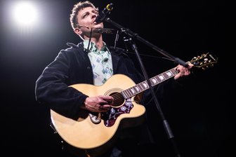 Neue Bob-Dylan-Show am Theater Chemnitz: Etwas zu schön geschauspielert! - Sven Zinkan als einer von mehreren Bob Dylans in Chemnitz.