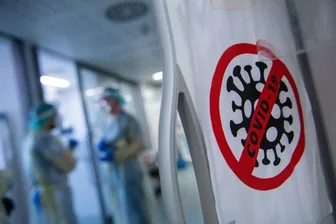 Noch immer würden sich zu viele Menschen mit dem Corona-Virus infizieren, zu viele im Krankenhaus behandelt werden müssen und auch zu viele sterben, so der Präsident des RKI, Lothar Wieler.