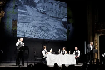 Neue Correctiv-Details über Geheimtreffen: Die AfD und der Fall Lina E. - Die Schauspieler Veit Schubert (von links), Max Gindorf, Constanze Becker, Oliver Kraushaar und Andreas Beck bei einer szenischen Lesung im Berliner Ensemble über ein geheimes Treffen von AfD-Politikern, Rechtsextremisten und Unternehmern.