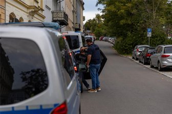 Neue Details zu Großrazzia in Freiberg: 34-Jähriger sitzt in Untersuchungshaft - In der Hornstraße in Freiberg nahmen Polizisten am 25. September einen Mann fest.