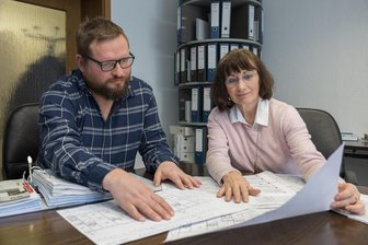 Neue Doppelspitze bei Auerbacher Wohnungsanbieter: „Wir freuen uns, dass Sie sich das zutrauen“ - Alexander Poller und Dagmar Blechschmidt leiten die Wohnbau nun gemeinsam.