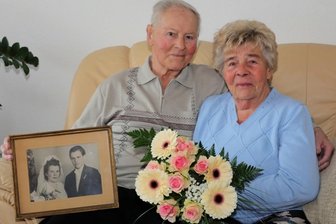 Neue Eheringe zum 70. Hochzeitstag - Am heutigen 2. Februar vor nunmehr 70 Jahren haben Gertraude und Egon Groh in Aue geheiratet. Seit 1952 leben sie gemeinsam in Schwarzenberg. Am Wochenende wird im Kreis der Familie gefeiert. 