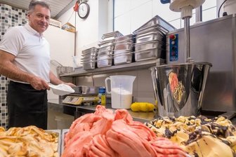 Neue Eisdiele in Olbernhau vor Eröffnung - Im sogenannten Eislabor kreiert Torsten Philipp die verschiedenen Sorten. 50 Rezepte stehen zur Verfügung. 