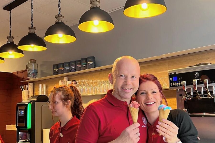 Neue Eiszeit in Frankenberg - Sandra und Mike Müller haben am Freitag ihr neues Eiscafé am Frankenberger Markt eröffnet.