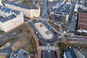 Neue Erkenntnisse zum Unfall in Plauen am neuen Ovalkreisel - Erst im Dezember war der Kreisverkehr an der Reißiger Straße fertiggestellt worden.