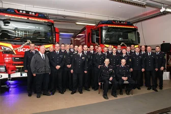 Neue Fahrzeuge für Feuerwehr in Lengenfeld - Die Kameraden der Lengenfelder Feuerwehr hatten am Freitag allen Grund zum Feiern.