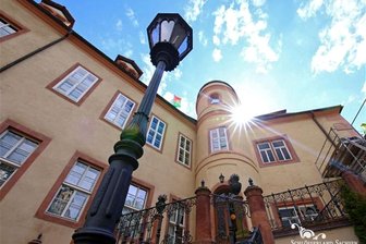 Neue Fenster, Türen und sicherere Rettungswege: Schloss Wolkenburg wird für 825.000 Euro saniert - Mehrere hunderttausend Euro stellt die Stadt Limbach-Oberfrohna für die Sanierung und Sicherung von Schloss Wolkenburg bereit. Dadurch soll das Schloss für Besucher künftig noch sicherer werden.