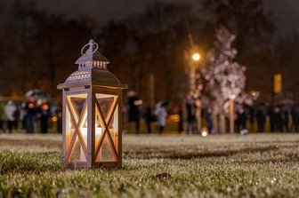 Neue Fragen um künftiges NSU-Dokuzentrum in Zwickau - Zwickauer gedenken am 4. November - dem zehnten Jahrestag des NSU-Auffliegens - im Schwanenteichpark der Opfer.
