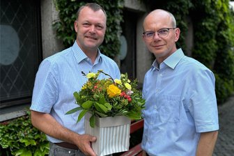 Neue Fraktion in Mittelsachsens Kreistag gebildet - Andreas Graf (li) übernimmt den Vorsitz der neugebildeten Kreistagsfraktion von CDU, RBV und FDP. Vorgänger Jörg Woidniok gratulierte ihm zur Wahl.