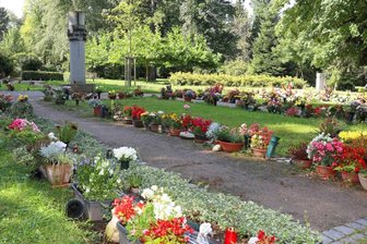 Neue Friedhofssatzung in Werdau: Sterben wird ab September teurer - Im Durchschnitt 200 Beisetzungen finden jährlich auf dem Werdauer Friedhof statt.