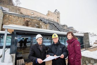 Neue Führung durch Plauen unter Tage - Bürgermeister Tobias Kämpf, Bergknappe Gert Müller und Kathleen Dentler von der Tourist-Information ziehen jetzt an einem Strang.